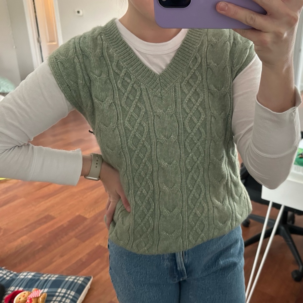 Cable Knit Sweater Vest - Picture 4 of 4